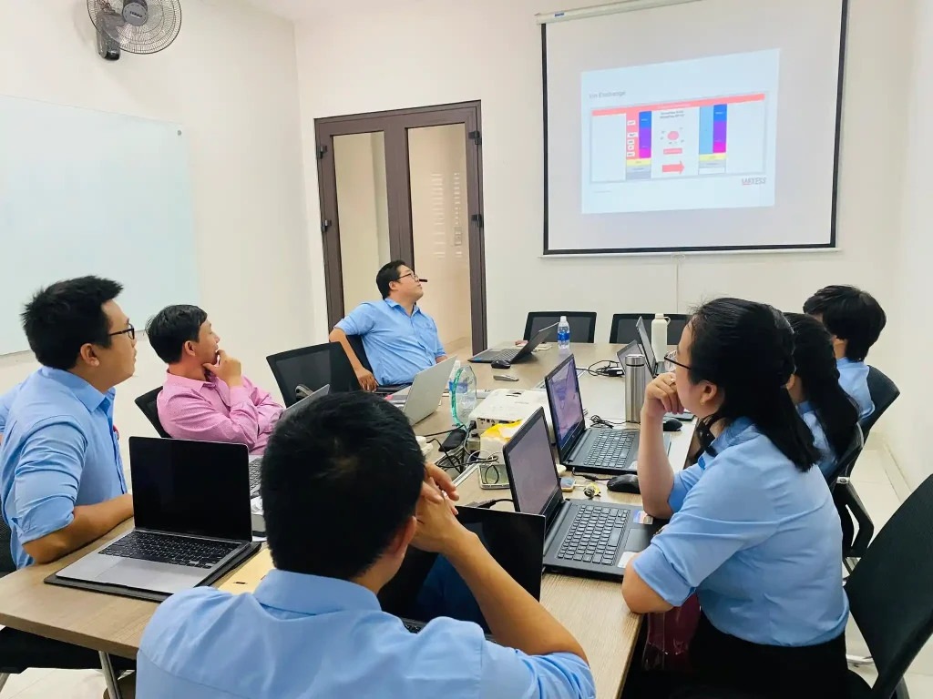 Chuyên gia LANXESS thực hiện buổi training hạt nhựa trao đổi ion cho đội ngũ nhân viên ATS Water Technology